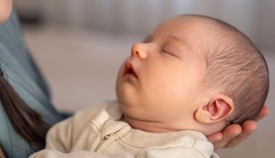 Quais são as possíveis causas de carocinhos na cabeça do bebê? Descubra!